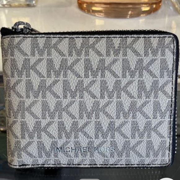 NWT COOPER 362LCOF3B HEMP/BROWN
BILLFOLD W ZIP ON POCKET $158 - Picture 3 of 6